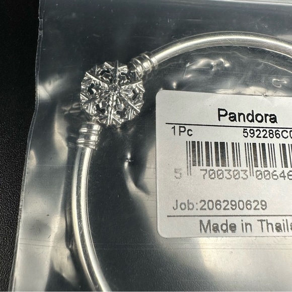 Pandora Moments Sparkling Snowflake Clasp Bangle, S925 Sterling Silver - Picture 10 of 13